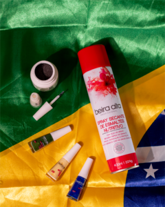 Spray secante e esmaltes verde, amarelo e azul para unhas da Copa do Mundo 2026