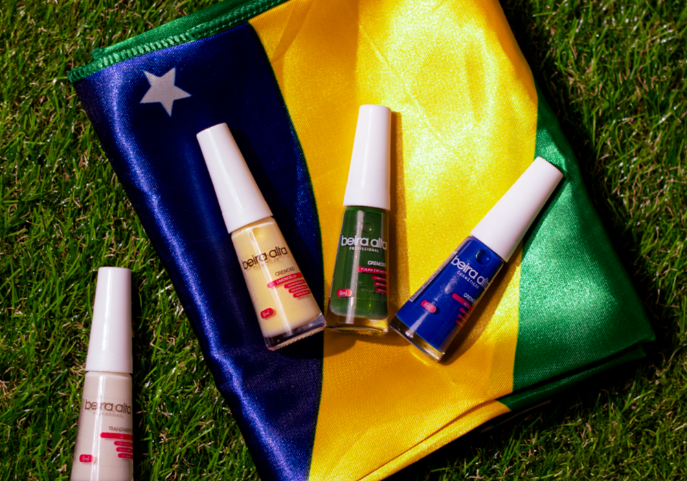 unhas-copa-do-mundo-2026-esmaltes-brasil Esmaltes verde, amarelo, azul e branco inspirados nas cores do Brasil para unhas da Copa do Mundo 2026